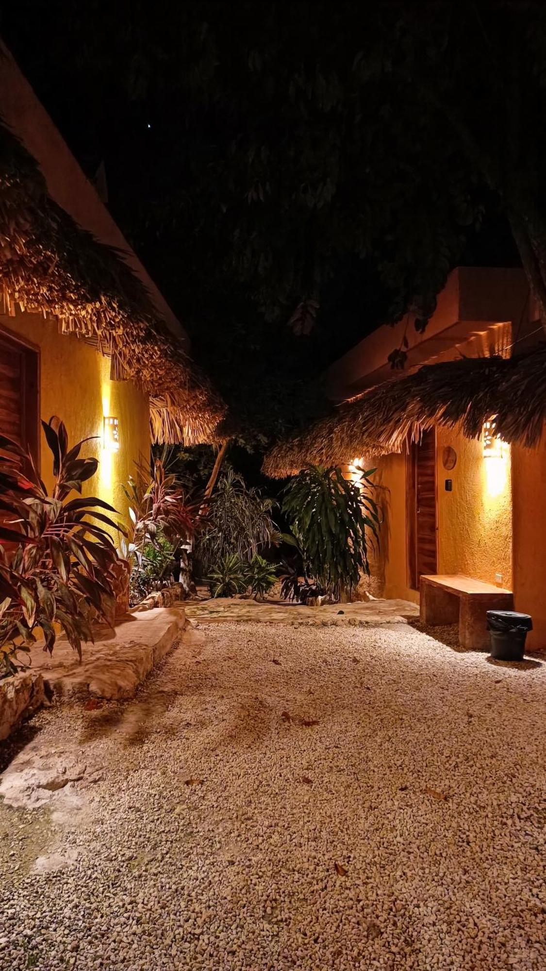 Suites De Piedra Y Colores En Chichen Itza Piste Exterior photo