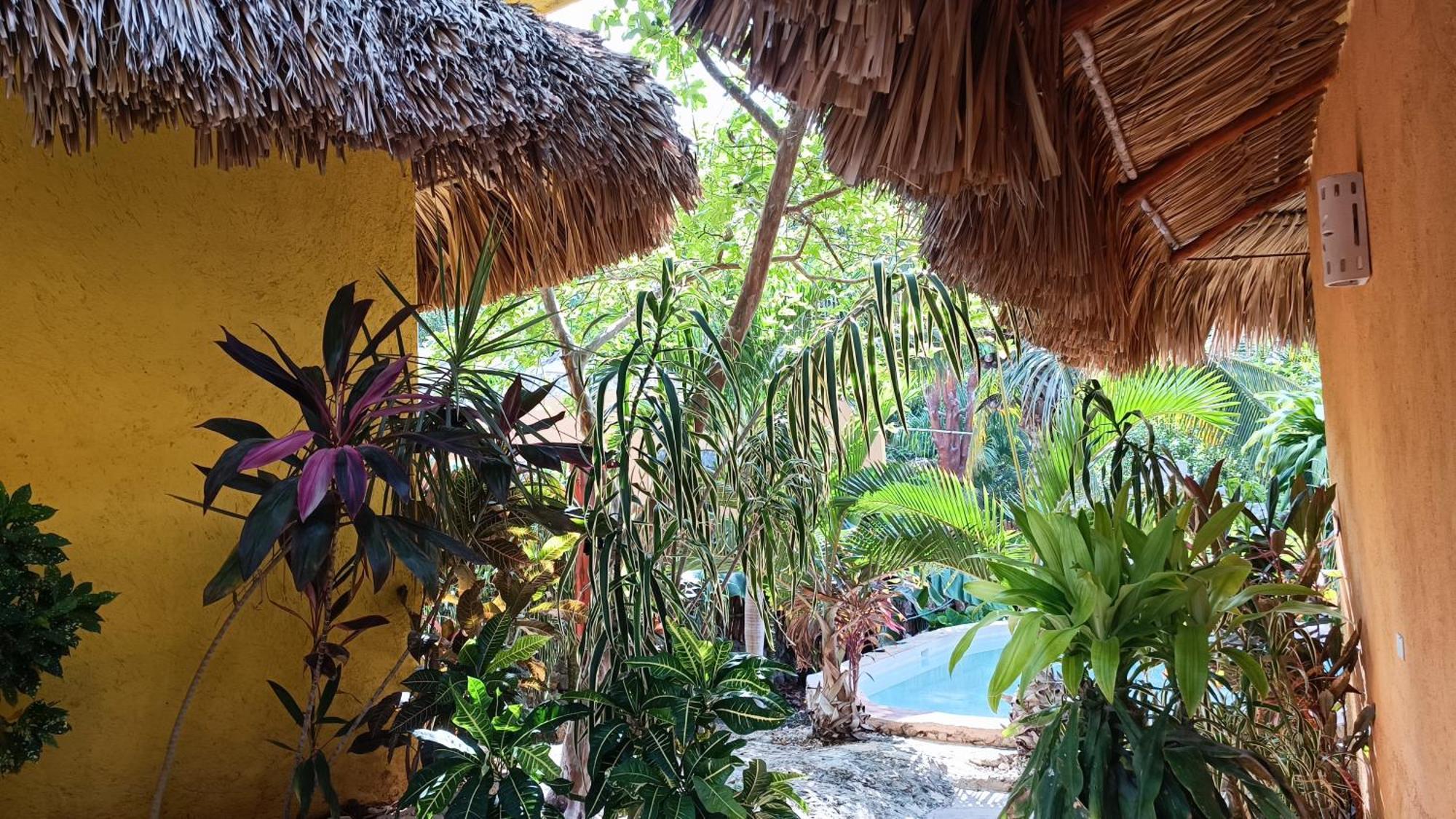 Suites De Piedra Y Colores En Chichen Itza Piste Exterior photo